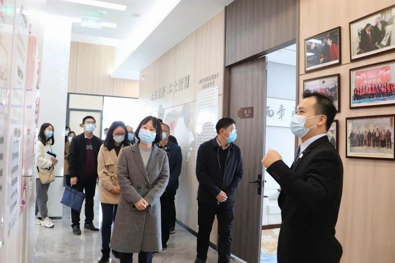 洛阳市政府发展研究中心党组书记、主任李丽一行莅临盈科洛阳调研